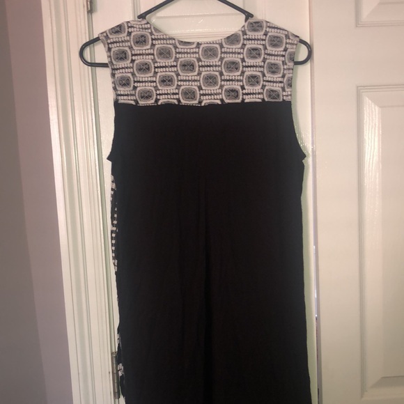 Tiny by Anthropologie size M sleeveless top embroidered black and white - Picture 5 of 9